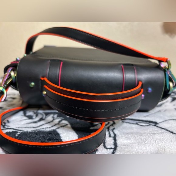 Manhattan Medium Contrast-Trim Leather Satchel - Picture 8 of 14